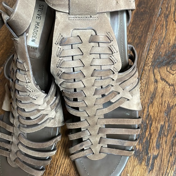 Steve Madden Sandrina Brown 4-5” Heels, Braided Leather Design - Picture 9 of 9